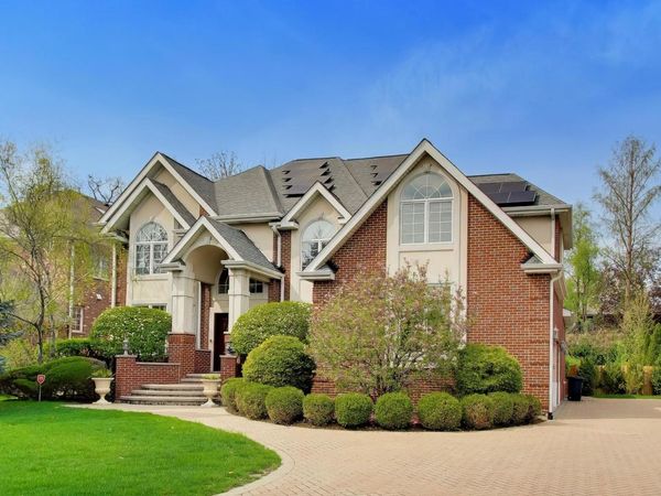 2444 N De Cook Court , Park Ridge, IL 60068