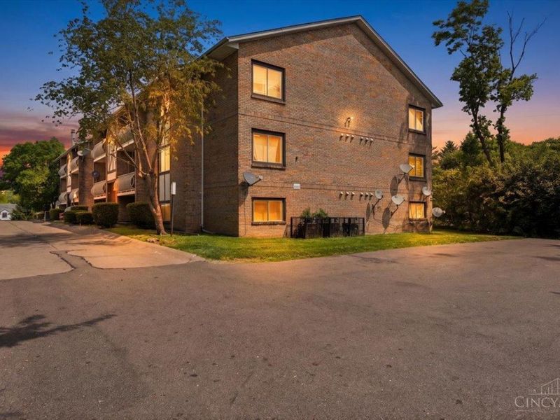 2435 Montana Avenue, Unit 11, Cincinnati, OH 45211 Photo 2