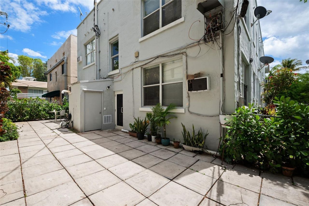 119 Menores Ave, Unit 7A, Coral Gables, FL 33134 Photo