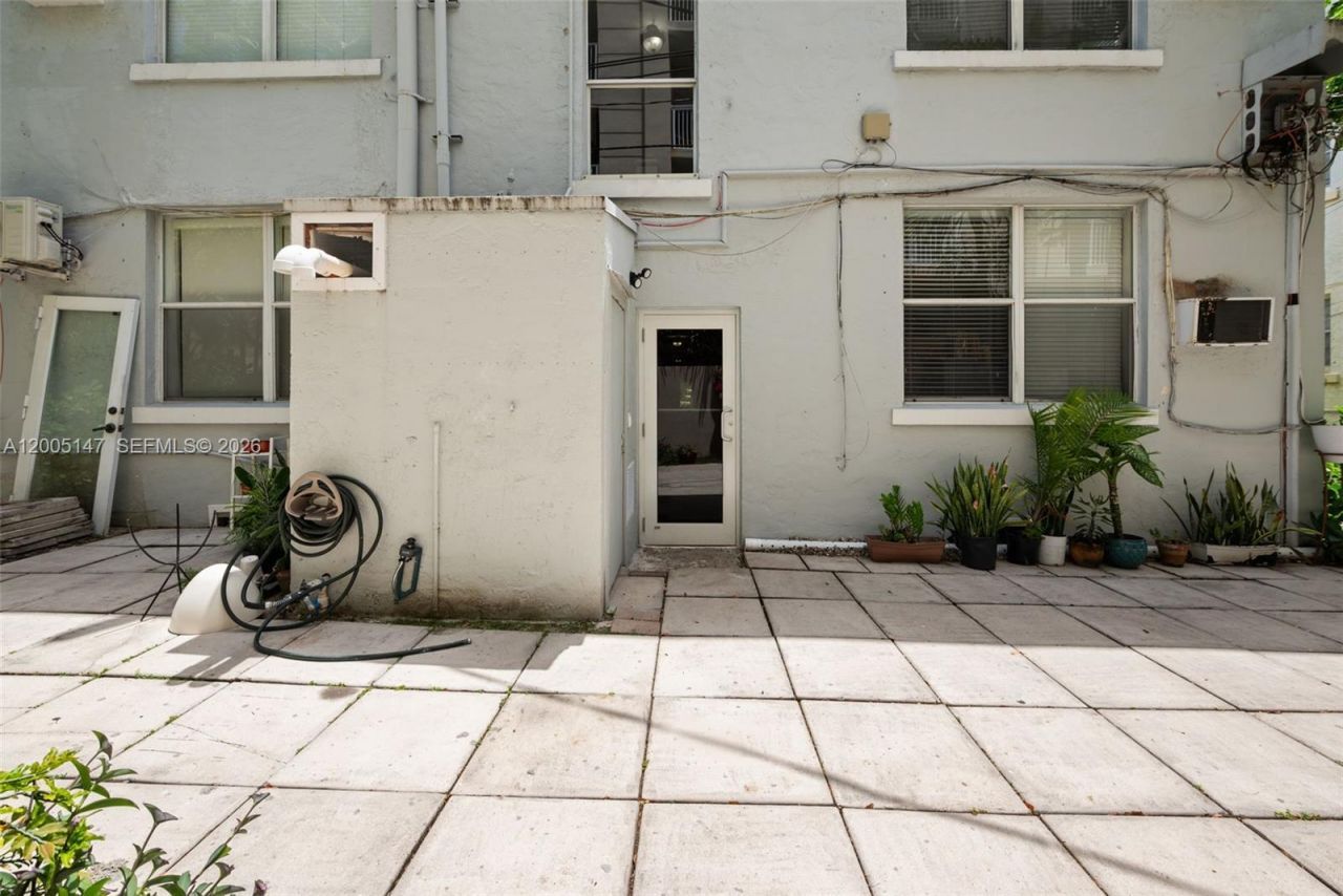 119 Menores Ave, Unit 7A, Coral Gables, FL 33134 Photo