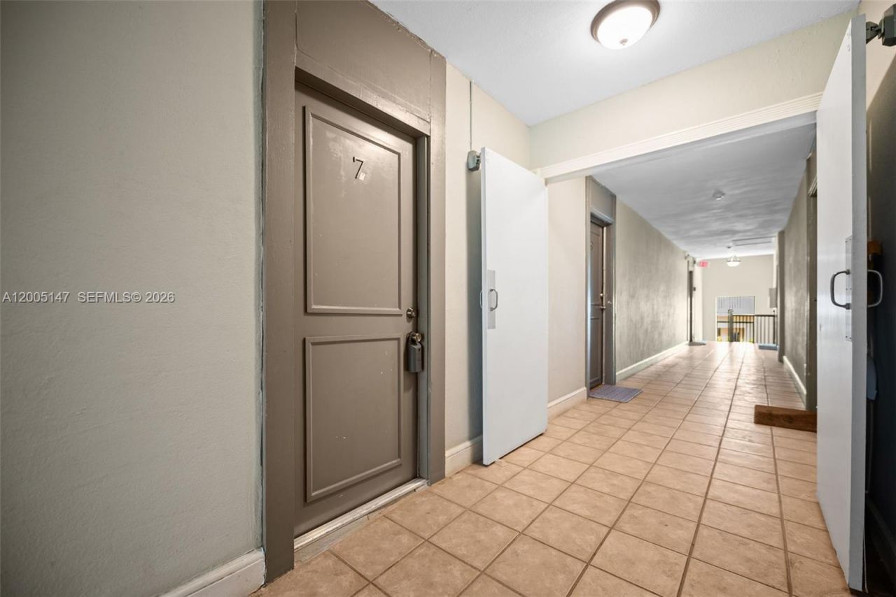 119 Menores Ave, Unit 7A, Coral Gables, FL 33134 Photo