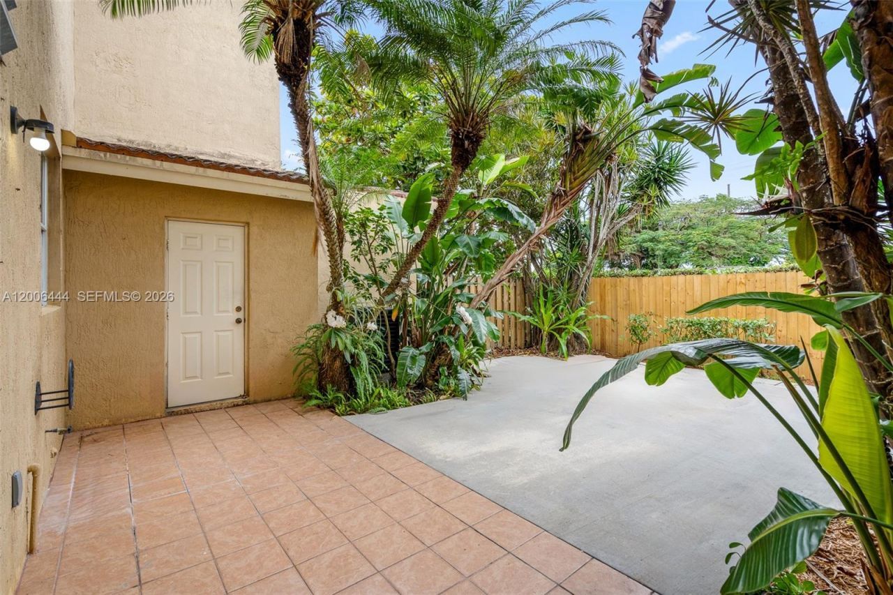 627 E Mowry Ct, Homestead, FL 33030 Photo