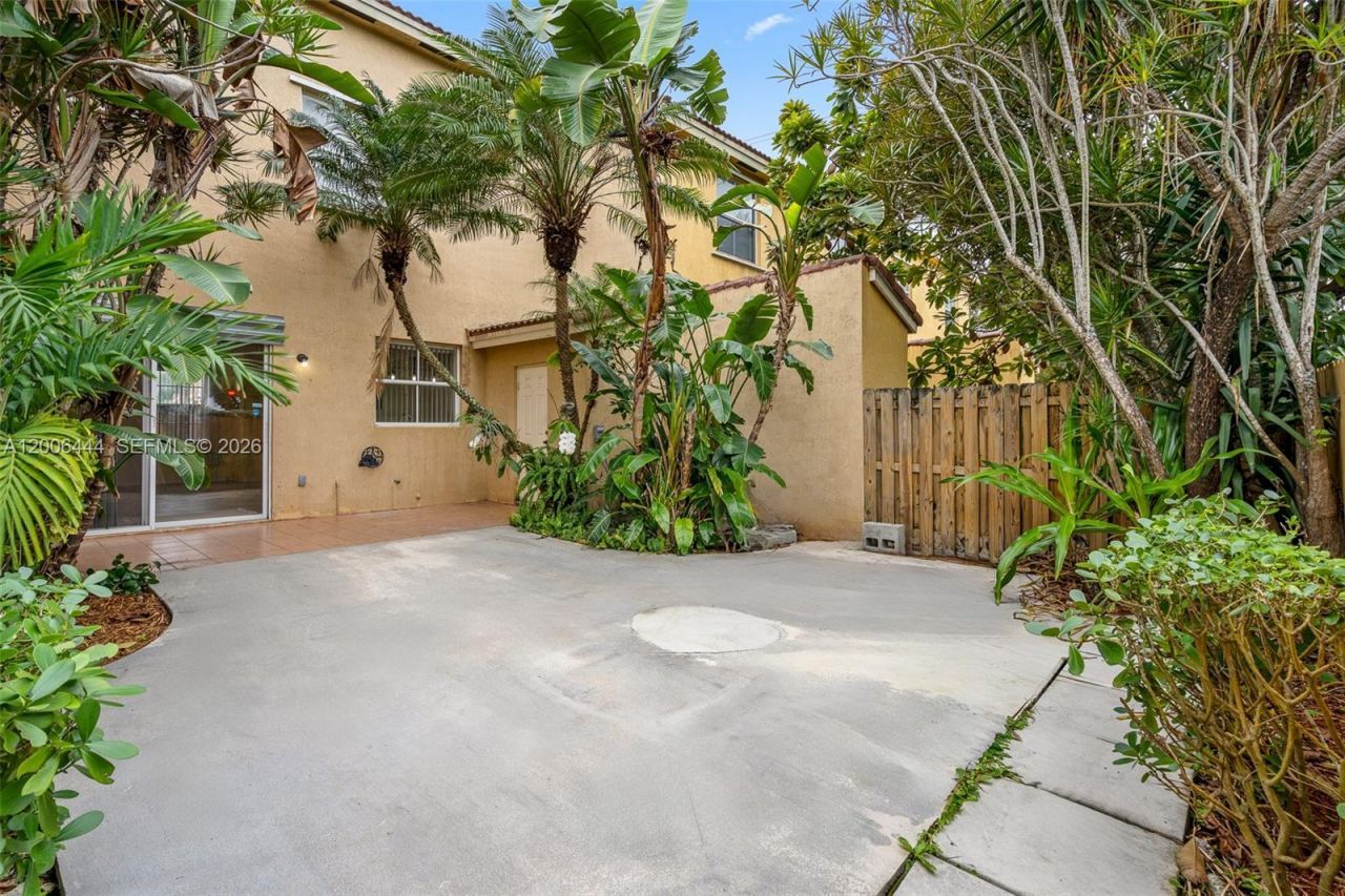 627 E Mowry Ct, Homestead, FL 33030 Photo