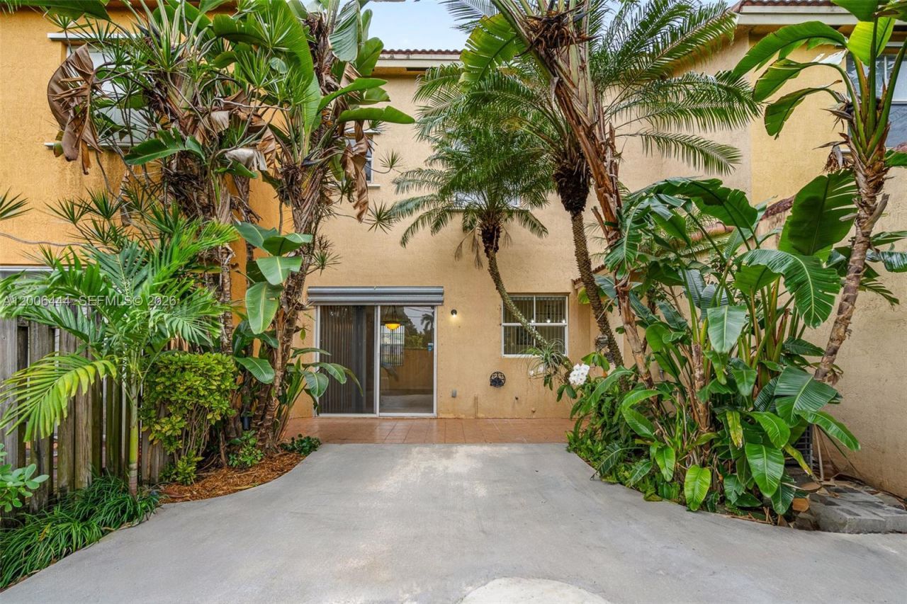 627 E Mowry Ct, Homestead, FL 33030 Photo