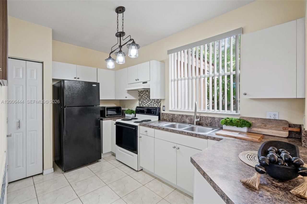 627 E Mowry Ct, Homestead, FL 33030 Photo