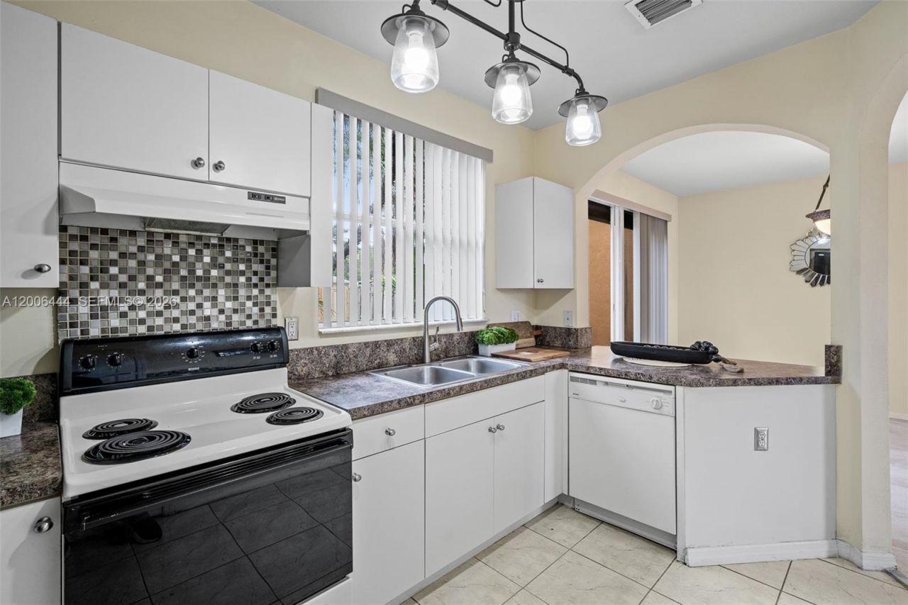 627 E Mowry Ct, Homestead, FL 33030 Photo