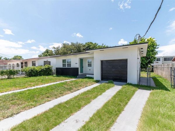 1366 NW 75th St , Miami, FL 33147