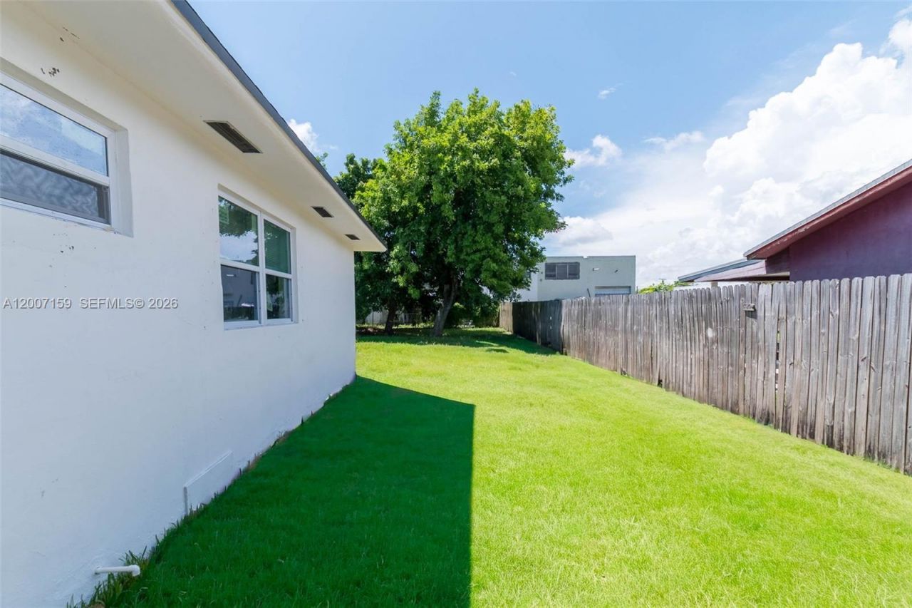 1366 NW 75th St , Miami, FL 33147 Photo