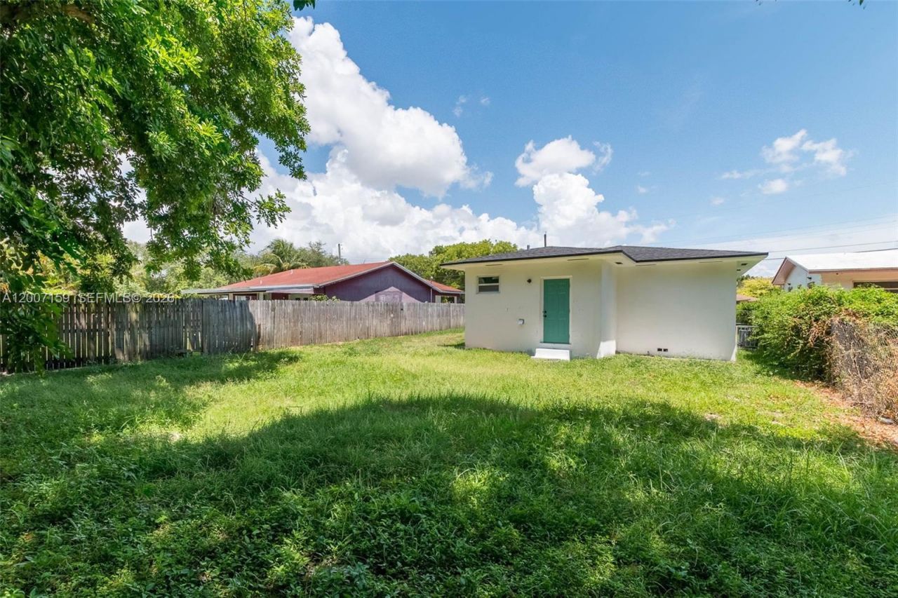 1366 NW 75th St , Miami, FL 33147 Photo