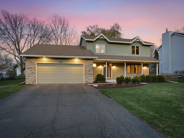 8361 W Lake Drive, Chanhassen, MN 55317