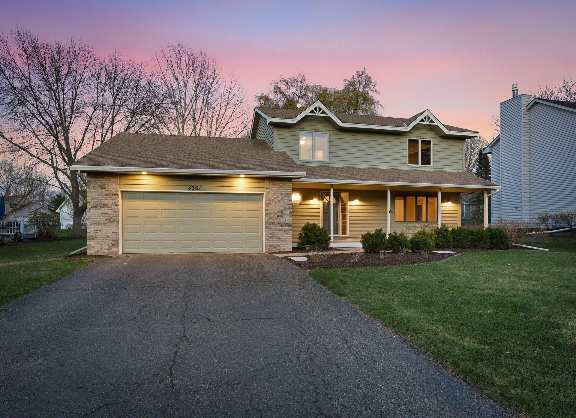 8361 W Lake Drive, Chanhassen, MN 55317 Main Photo