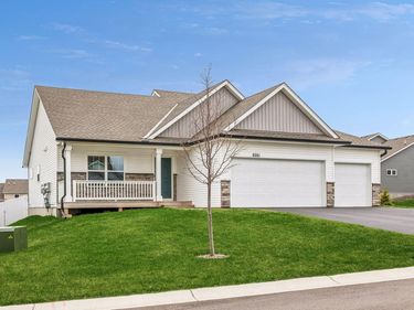 8261 Saddle Trail, Woodbury, MN 55129