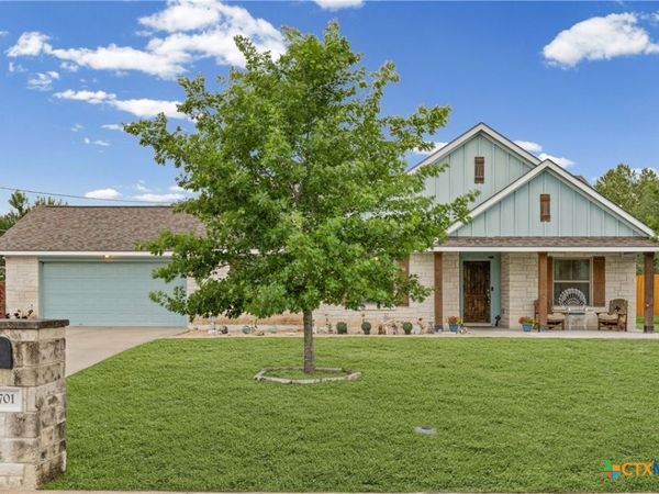 1701 Meadow Lane , Lockhart, TX 78644