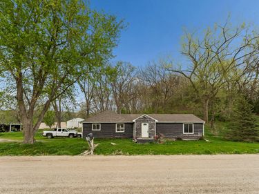 1874 HILLSIDE Avenue, MONDAMIN, IA 51557