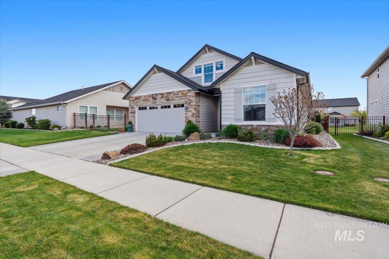 1044 N Synergy Ln, Eagle, ID 83616 Main Photo