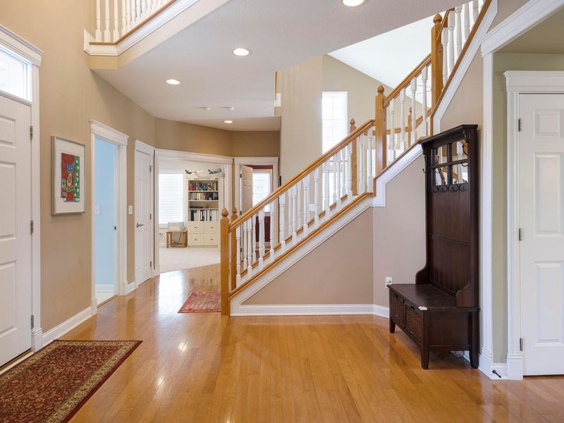 7033 Cunningham Drive, New Albany, OH 43054 Photo 2