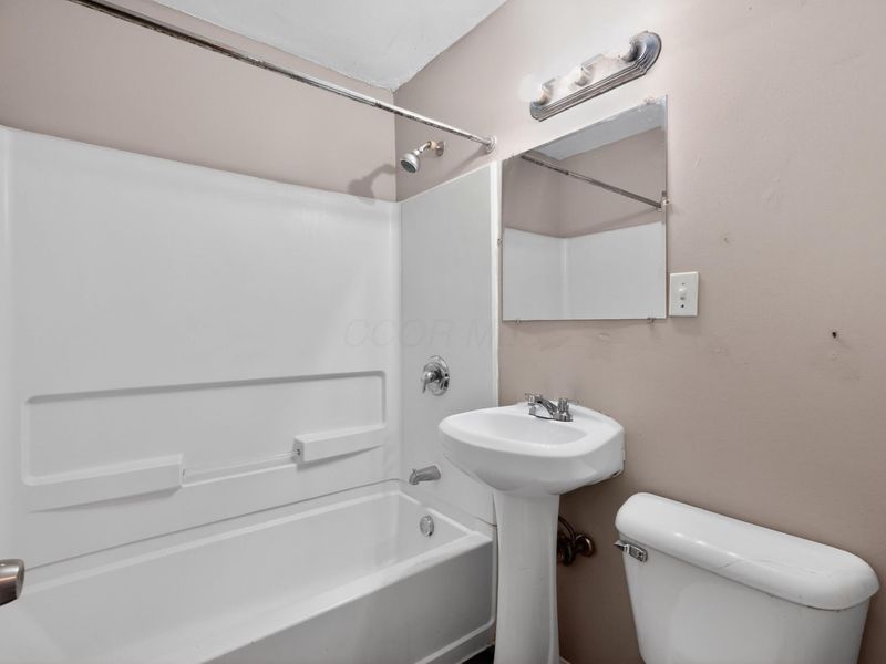 555 Clark Avenue , Columbus, OH 43223 Photo 19