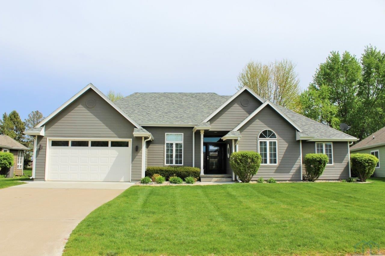 185 Windflower Bnd, Dakota Dunes, SD 57049 Main Photo