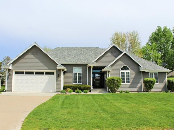 185 WINDFLOWER BND, Dakota Dunes, SD 57049