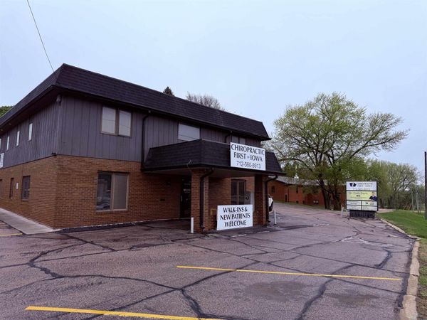 4242 GORDON DR, Sioux City, IA 51106