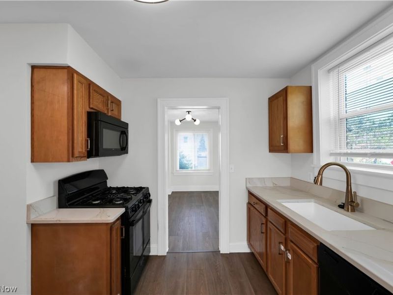 17303 Invermere Avenue, Cleveland, OH 44128 Photo 10