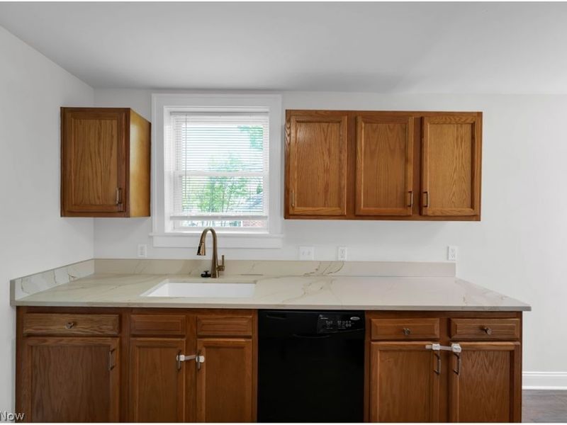 17303 Invermere Avenue, Cleveland, OH 44128 Photo 11