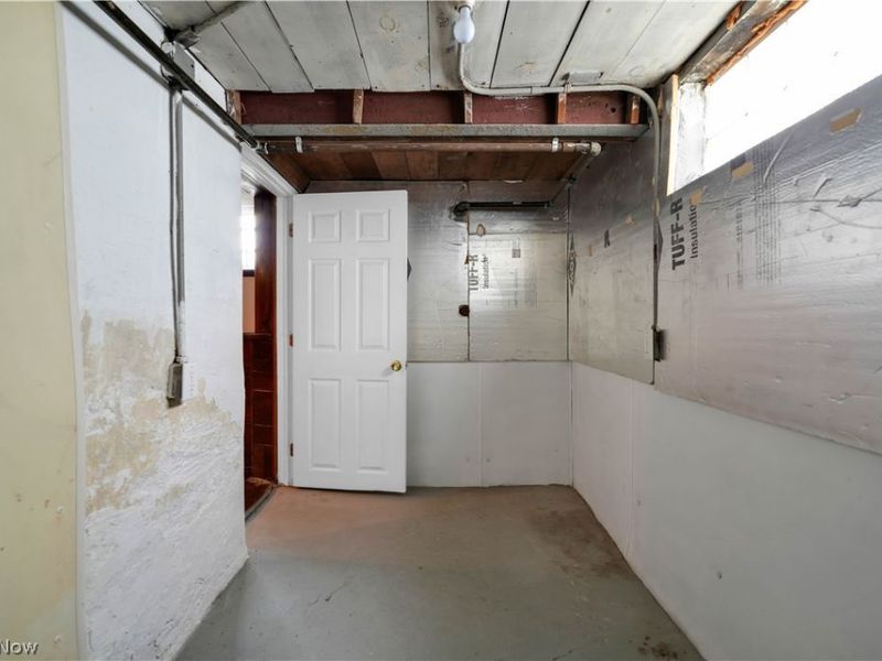 17303 Invermere Avenue, Cleveland, OH 44128 Photo 37