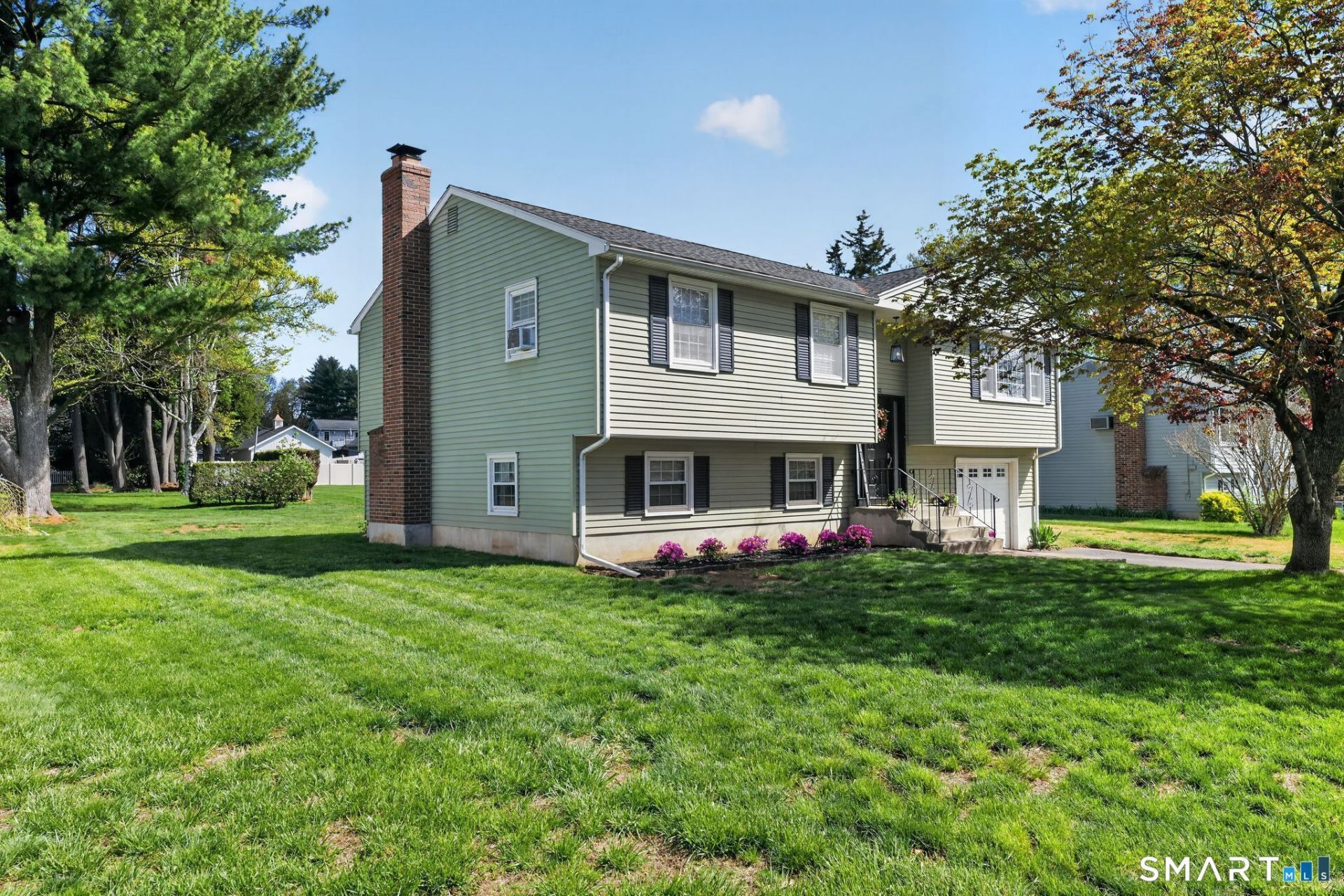 22 Robidoux, Plainville, CT 06062 Main Photo