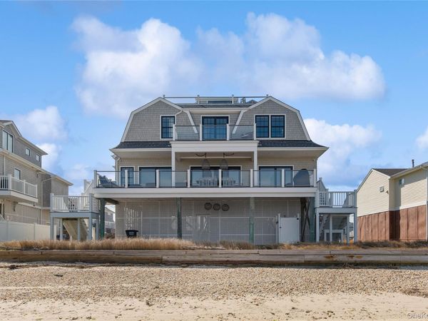 39 Shinnecock Road , East Quogue, NY 11942