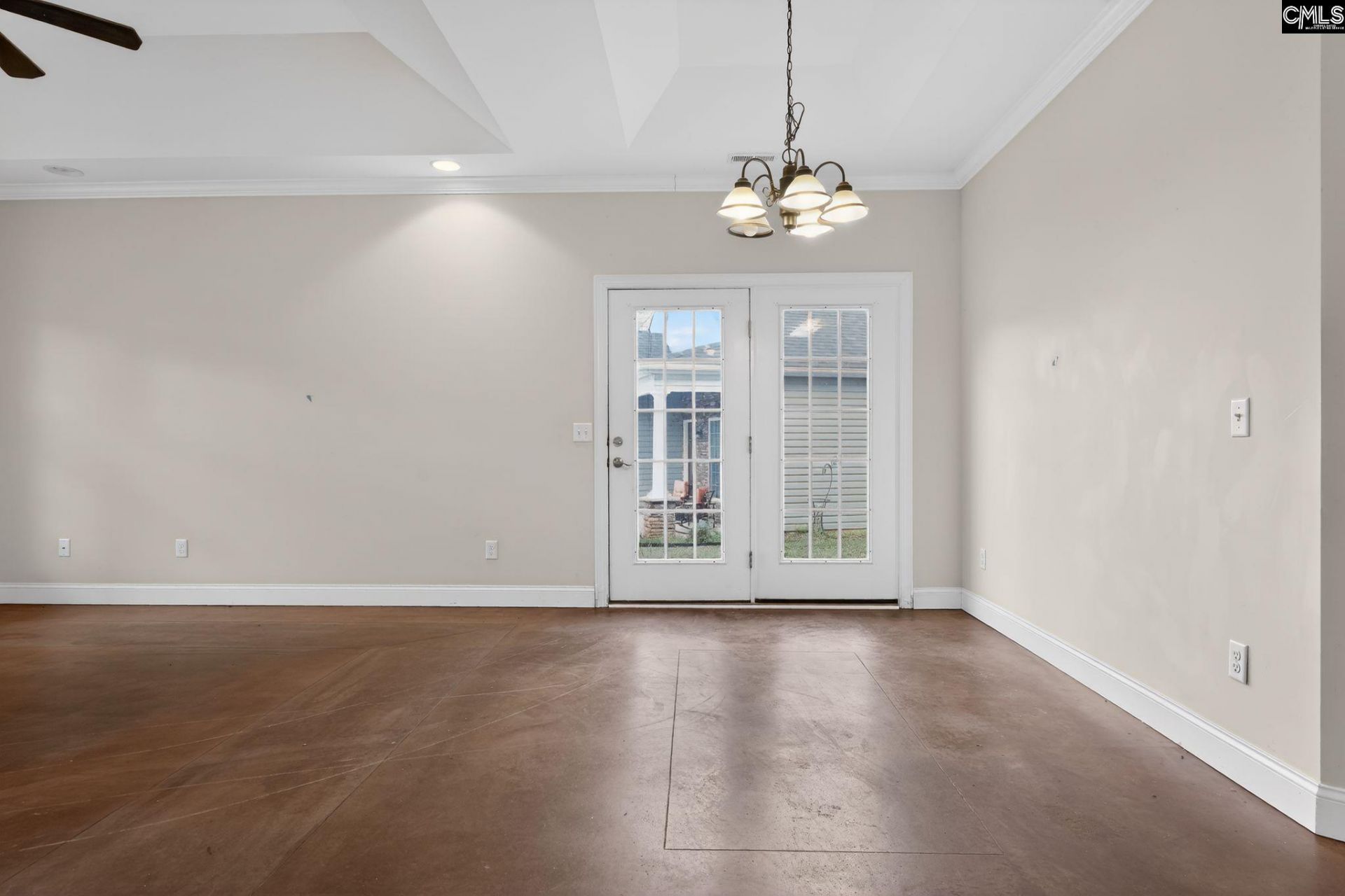 112 Dundee Court Photo 12