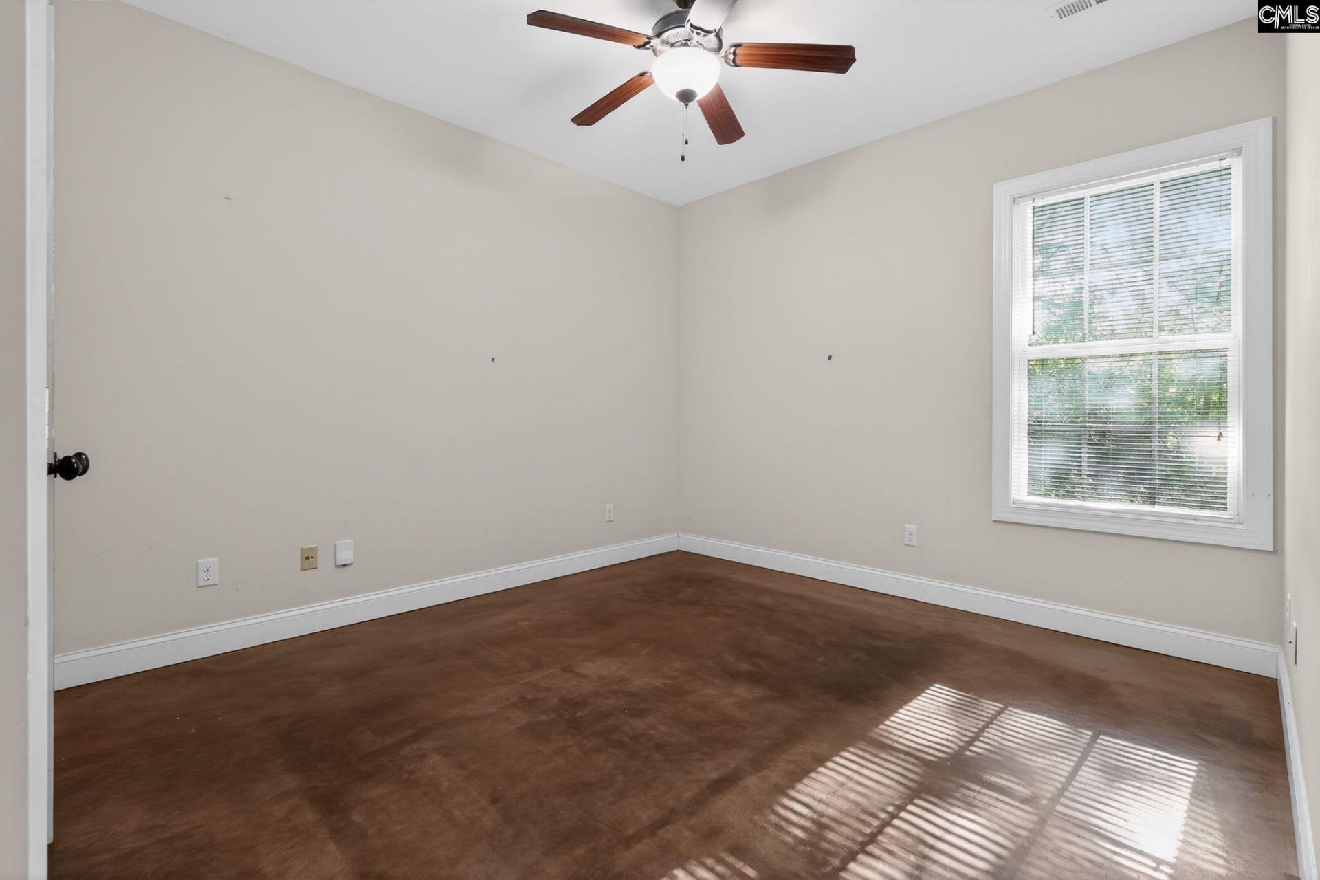 112 Dundee Court Photo 25