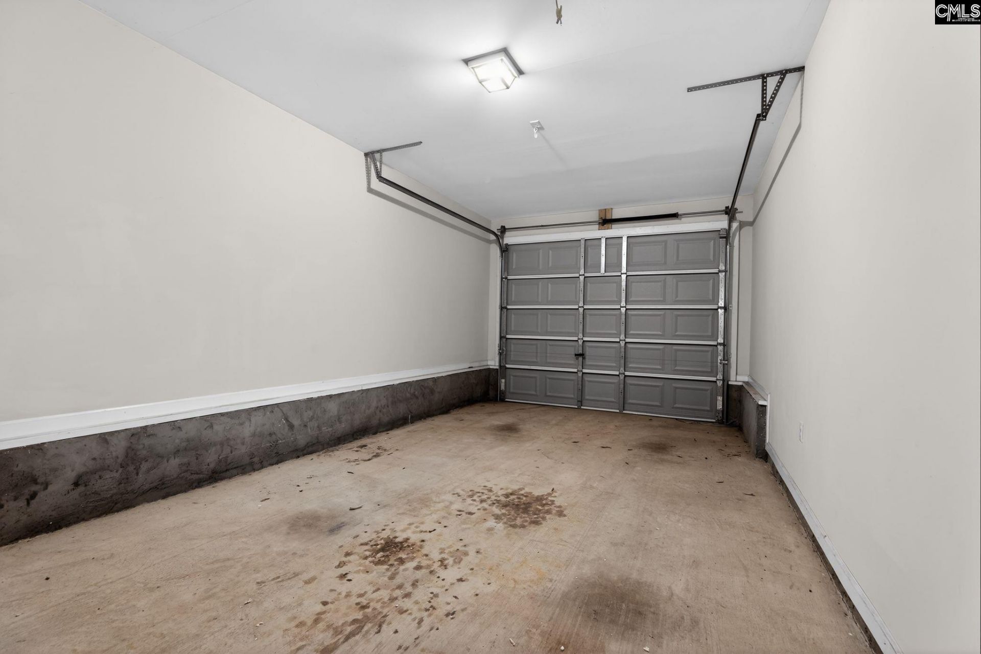 112 Dundee Court Photo 32