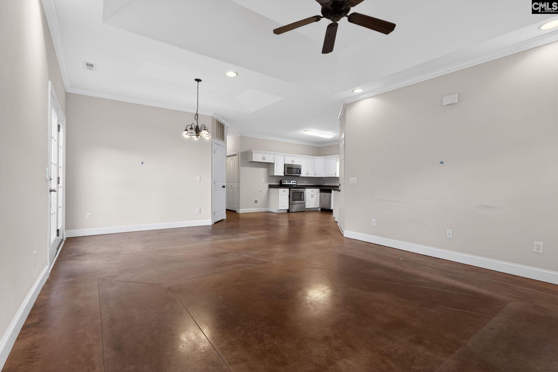 112 Dundee Court Photo 6
