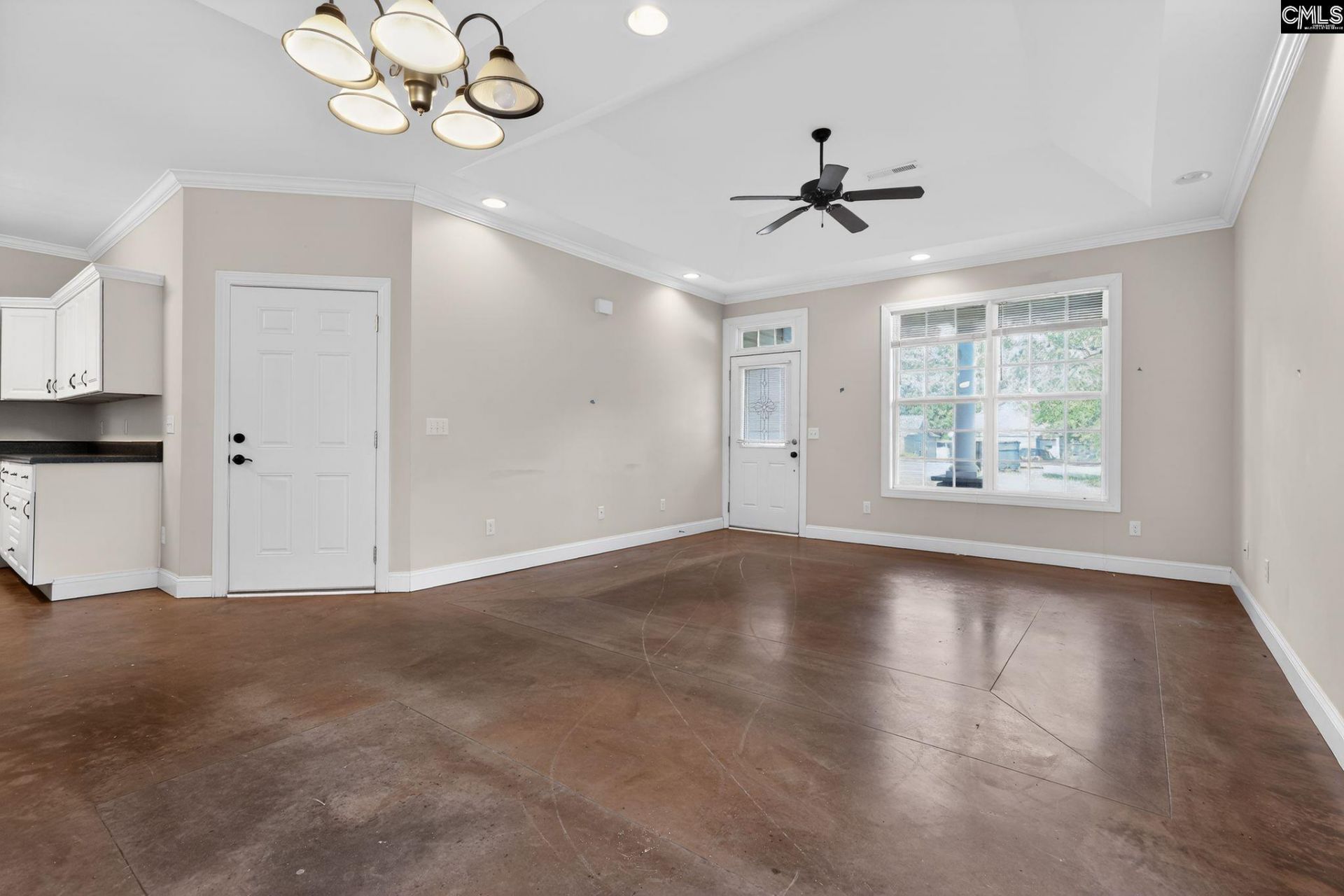 112 Dundee Court Photo 8