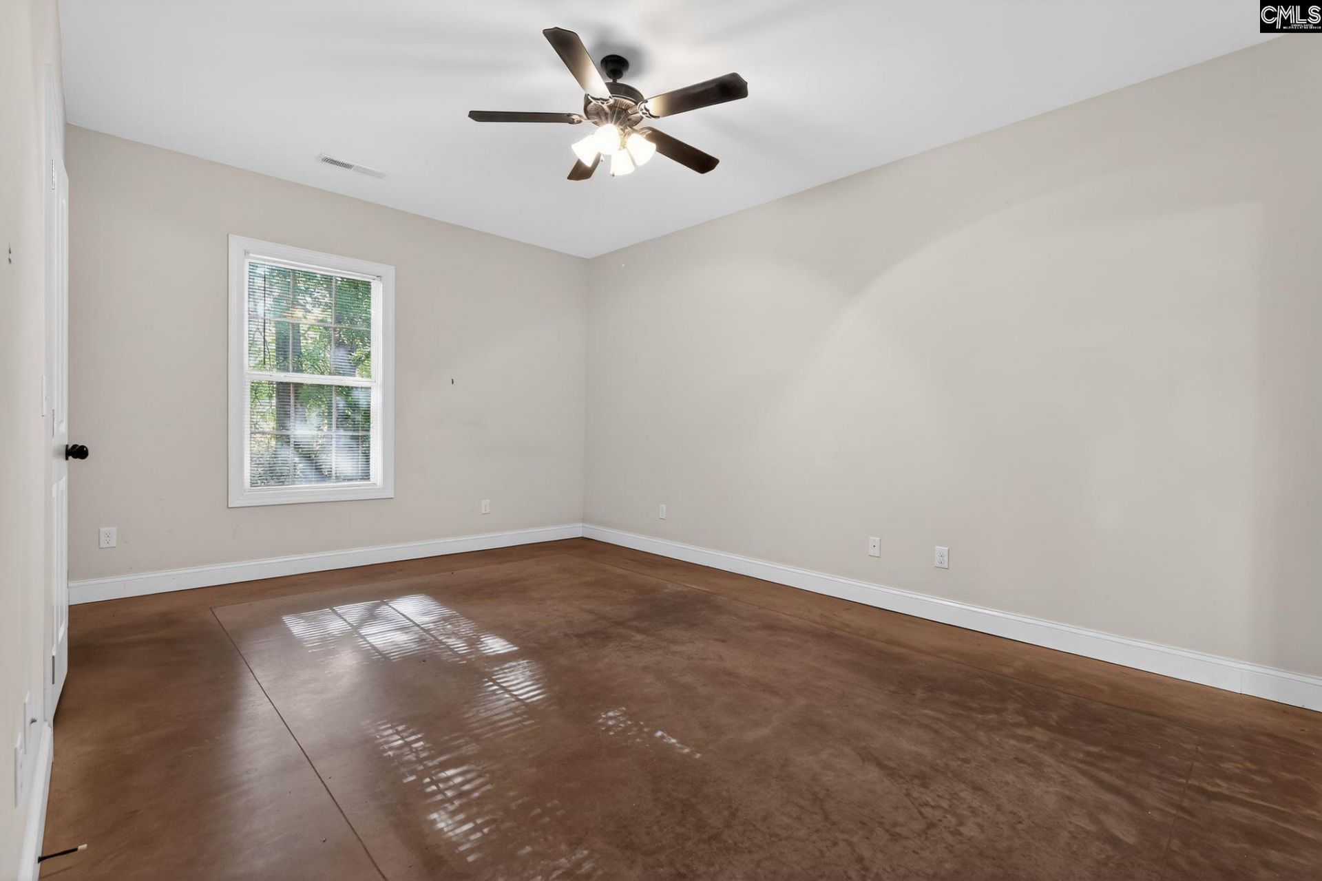112 Dundee Court Photo 9