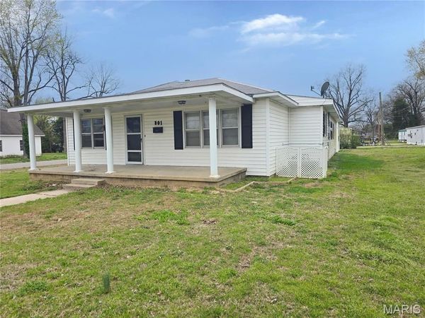 801 N Poplar Street , Dexter, MO 63841