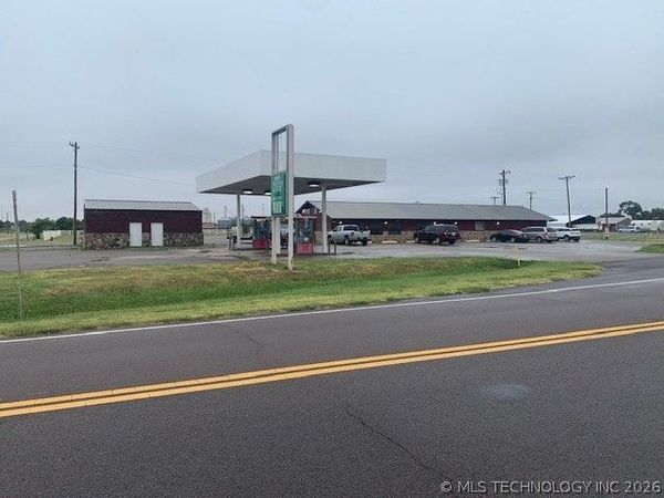 100 Main , Lone Wolf, OK 73655