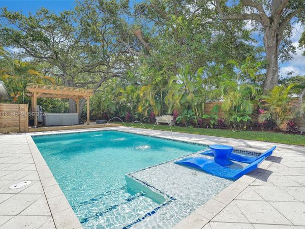 2 NW 89th St, El Portal, FL 33150