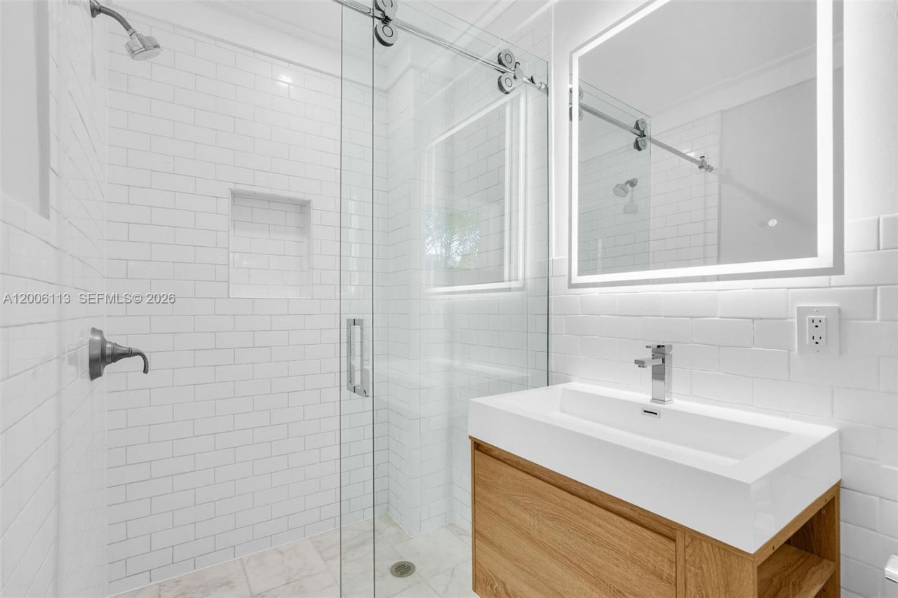 2 NW 89th St, El Portal, FL 33150 Photo