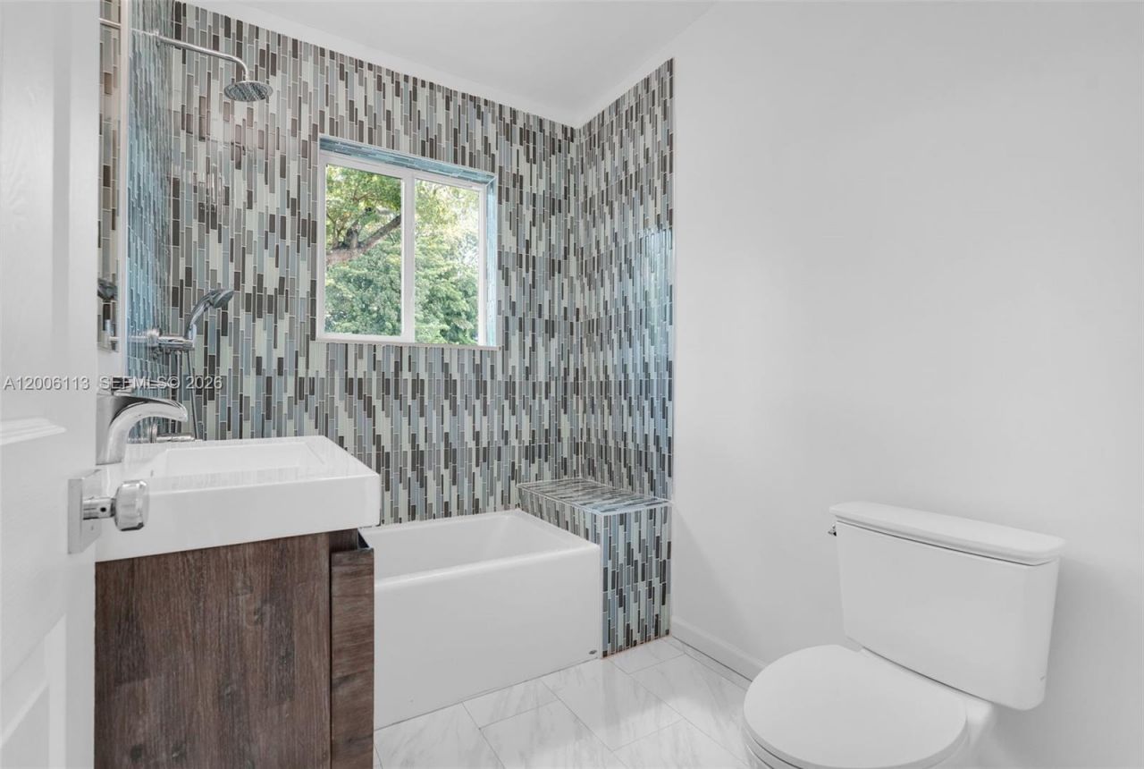 2 NW 89th St , El Portal, FL 33150 Photo