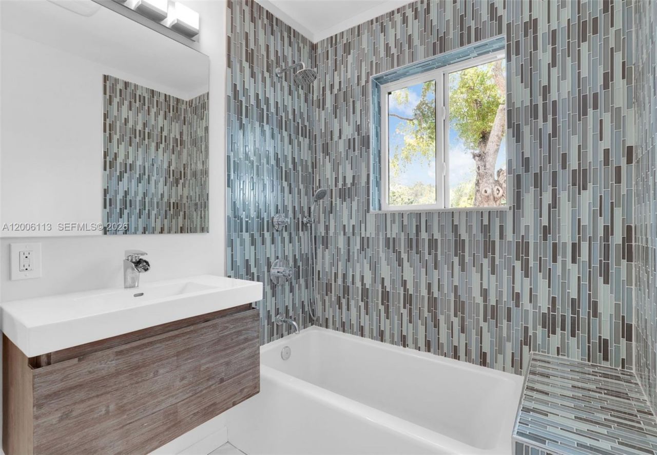 2 NW 89th St , El Portal, FL 33150 Photo