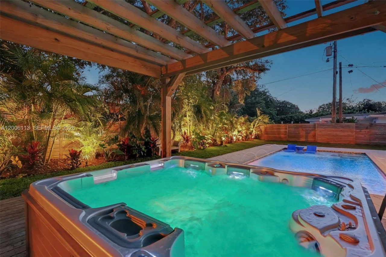 2 NW 89th St, El Portal, FL 33150 Photo
