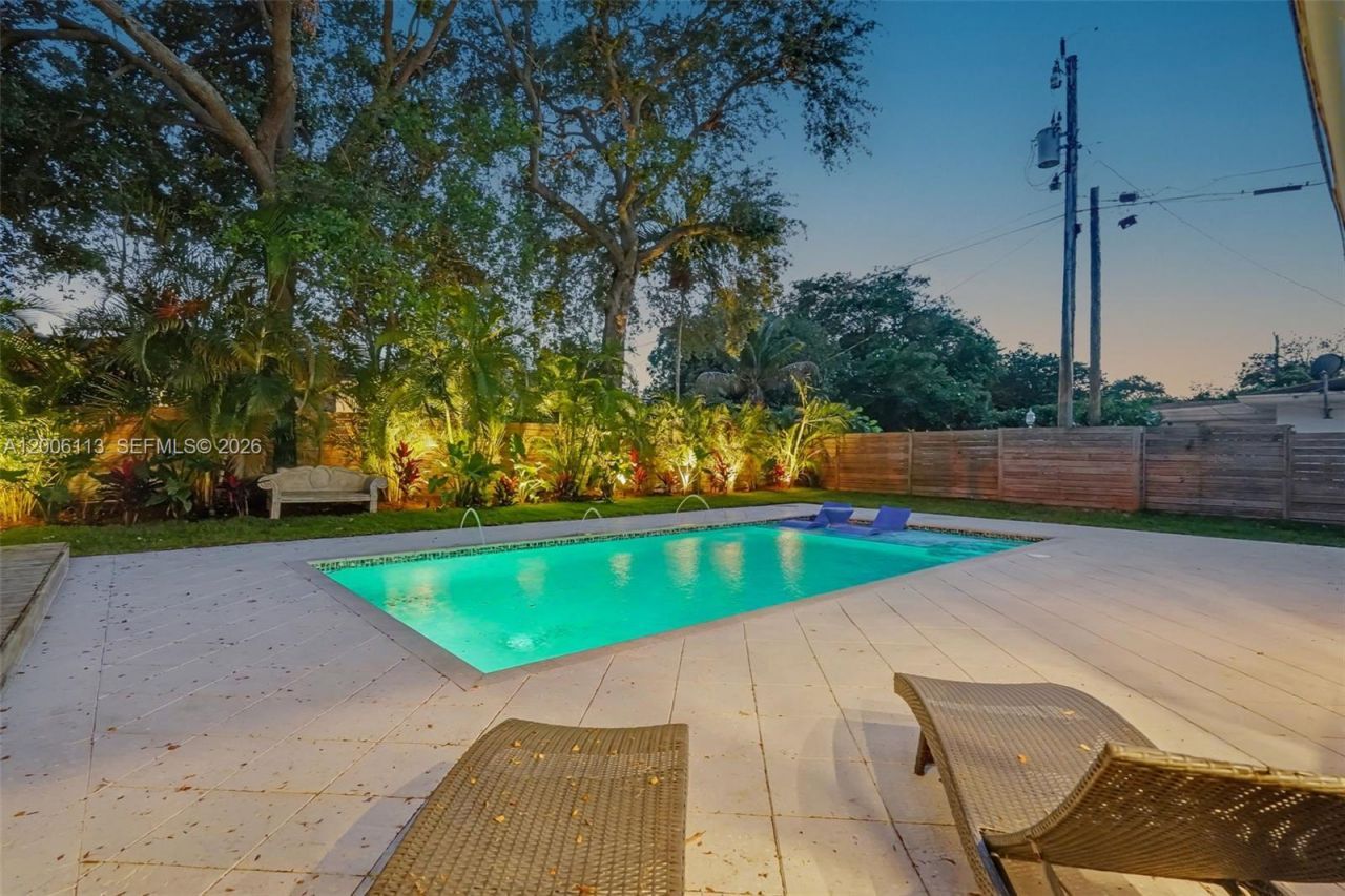 2 NW 89th St, El Portal, FL 33150 Photo