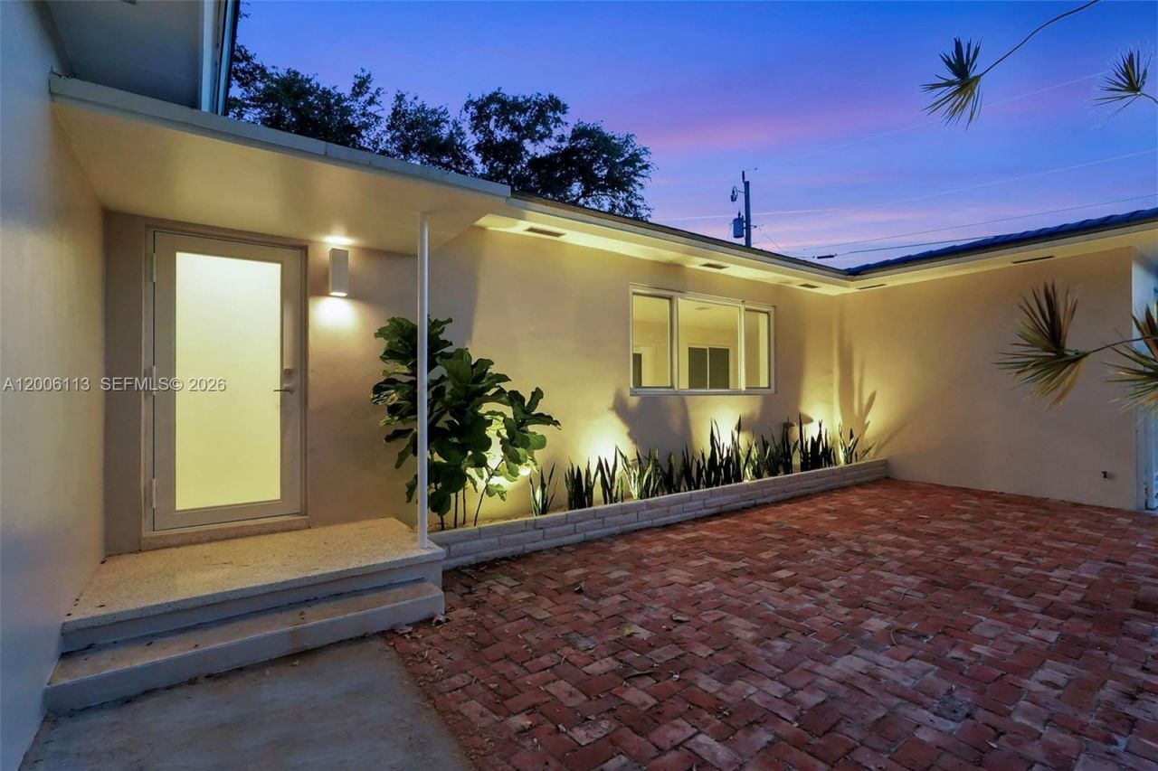 2 NW 89th St, El Portal, FL 33150 Photo