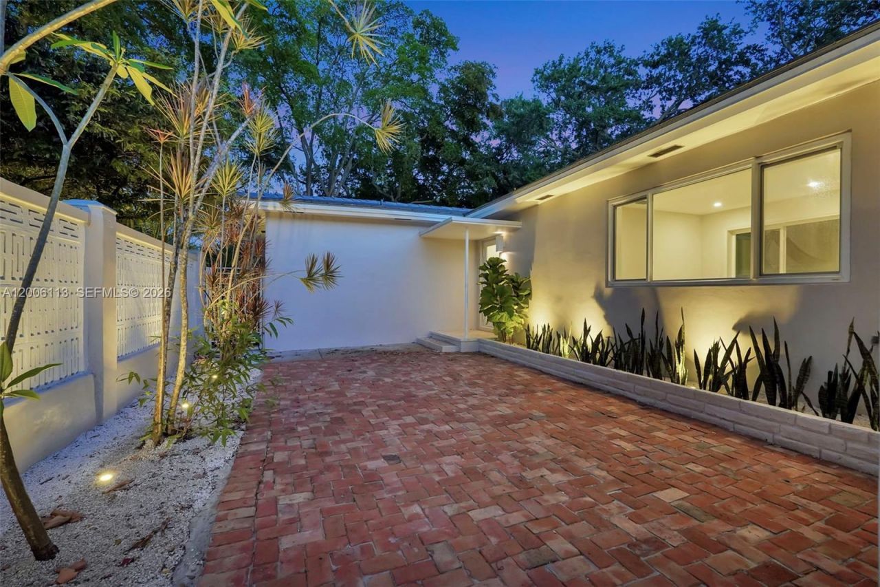 2 NW 89th St, El Portal, FL 33150 Photo