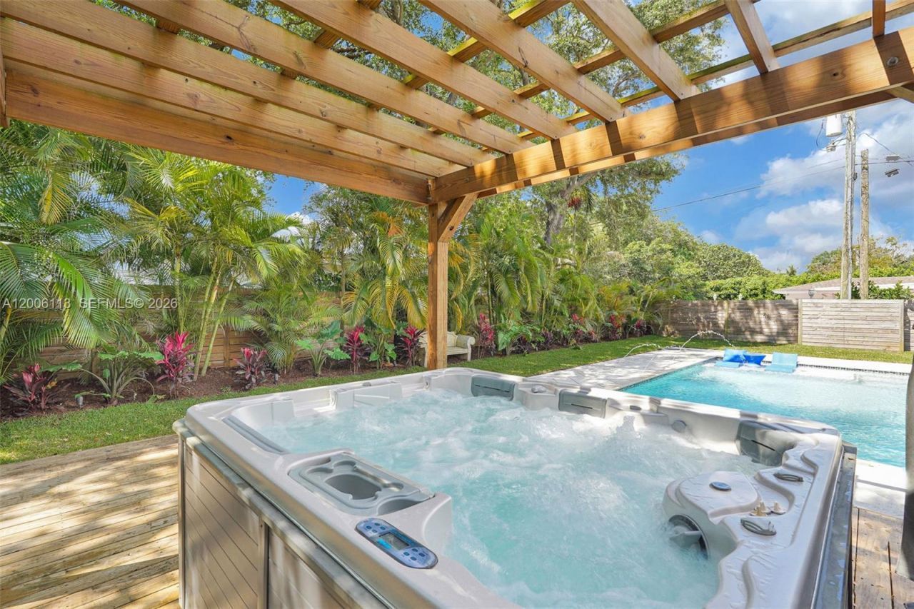 2 NW 89th St , El Portal, FL 33150 Photo