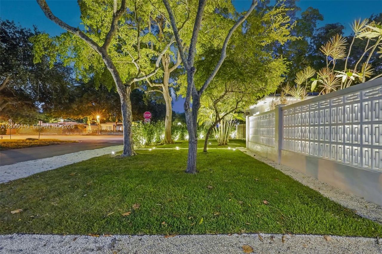 2 NW 89th St, El Portal, FL 33150 Photo