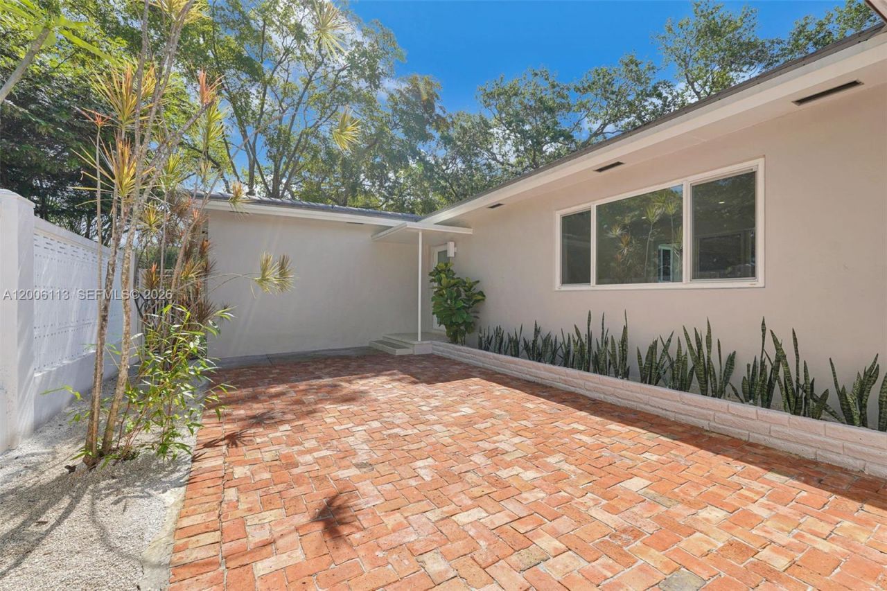 2 NW 89th St, El Portal, FL 33150 Photo