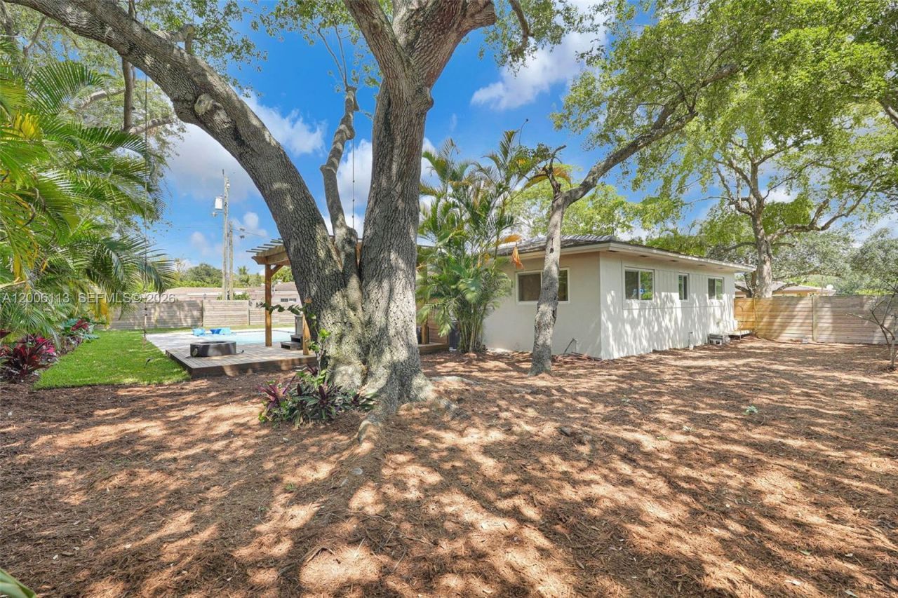 2 NW 89th St, El Portal, FL 33150 Photo