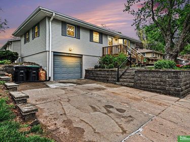 13620 Oak Street , Omaha, NE 68144